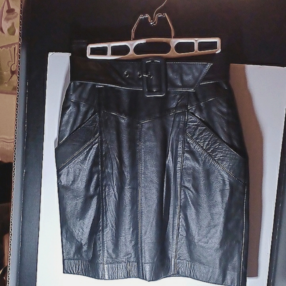 100% Leather Young Ladies Skirt,  back slit at the waist, leather belt-2.5x30"